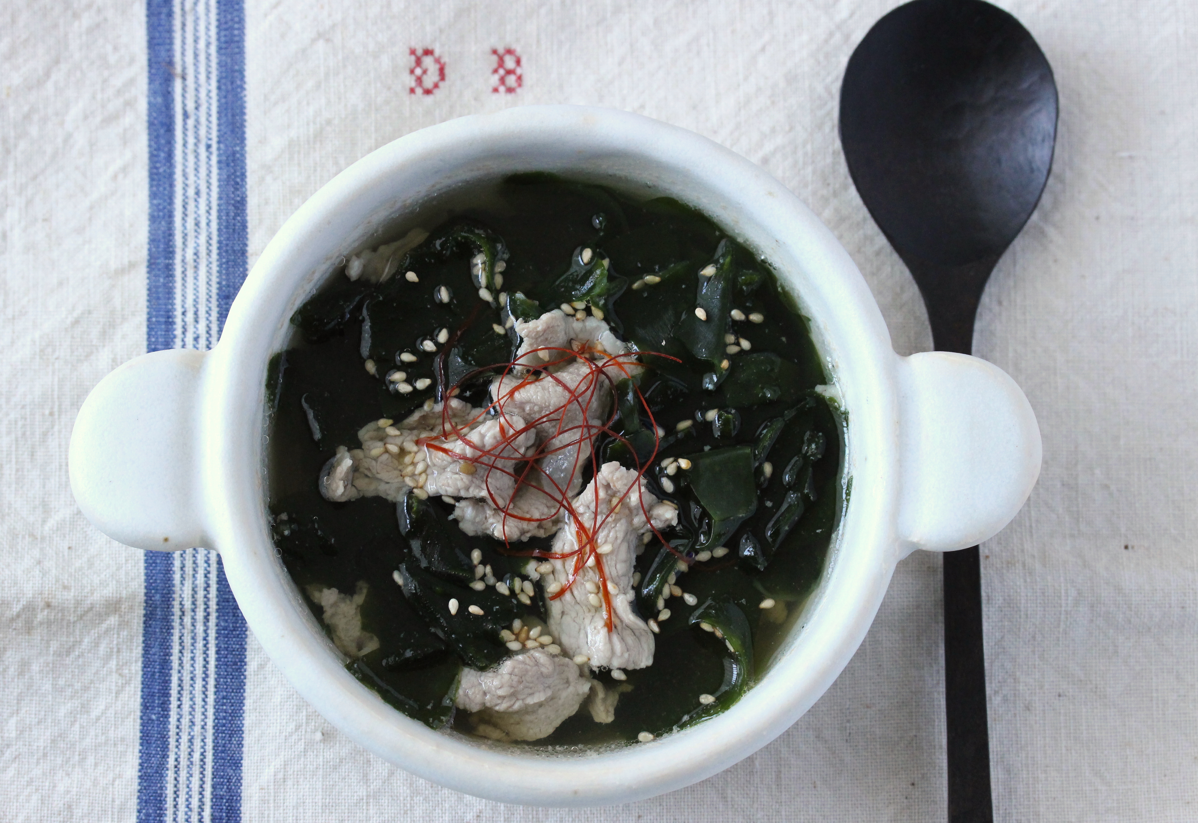 豚肉とワカメのおかず中華スープ